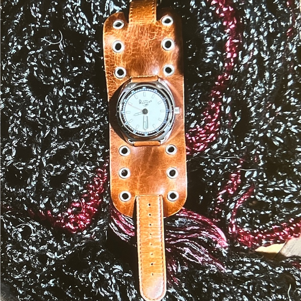 ⌚️ Dr. Martens Vintage Leather Cuff Watch – Timekeeper, Built Like Their Boots - Picture 5 of 6